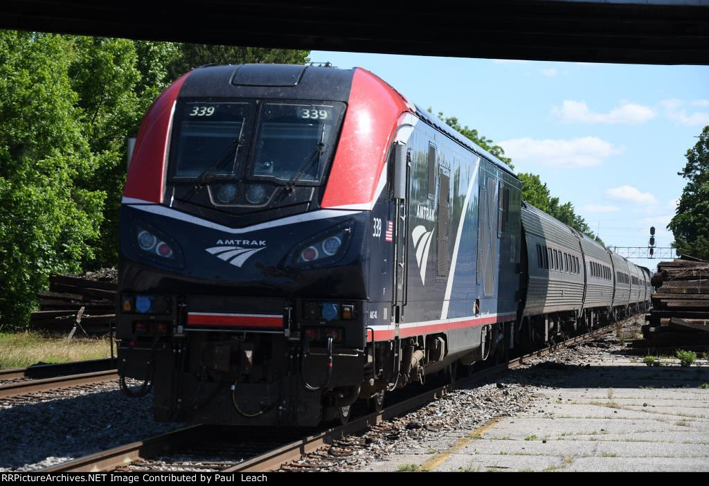 Eastbound "Carolinian" approches the station